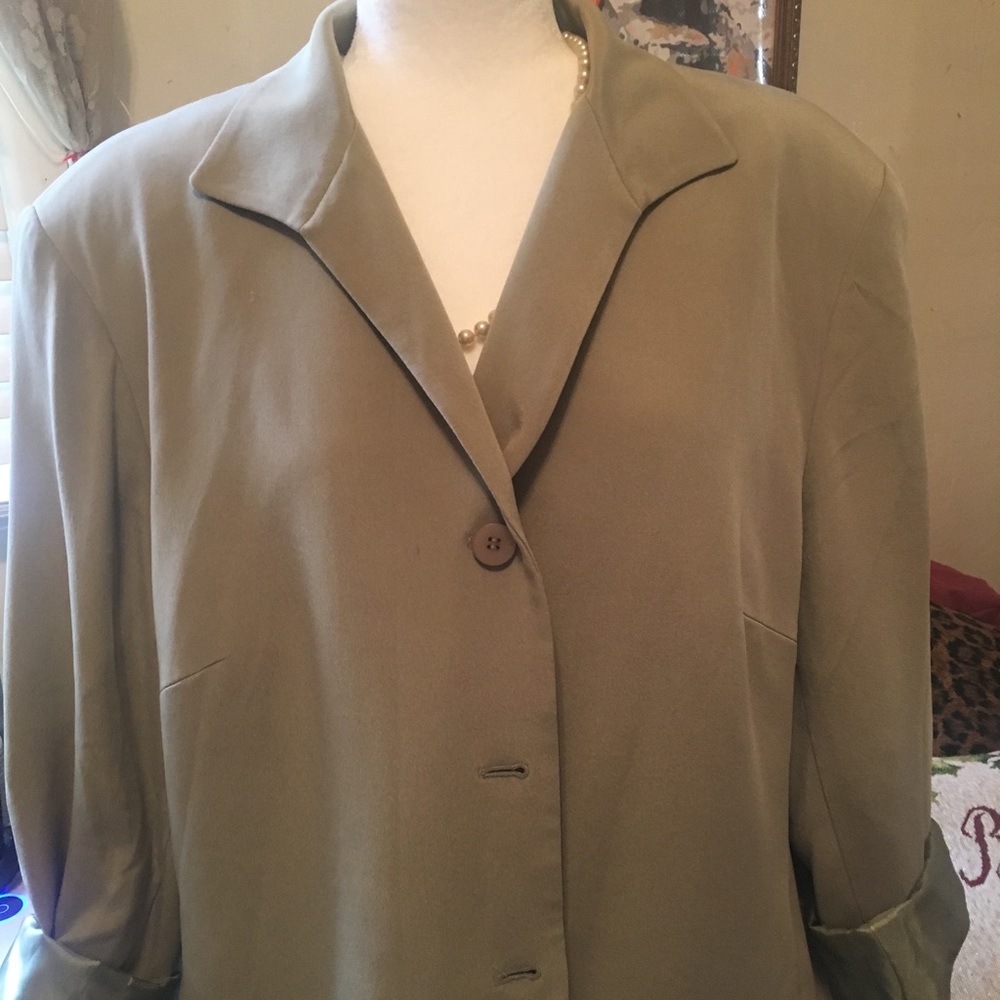 Blazer - Picture 2 of 7